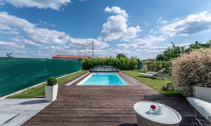 Boranovice Maison | Unique modern House with swimming pool and elevator