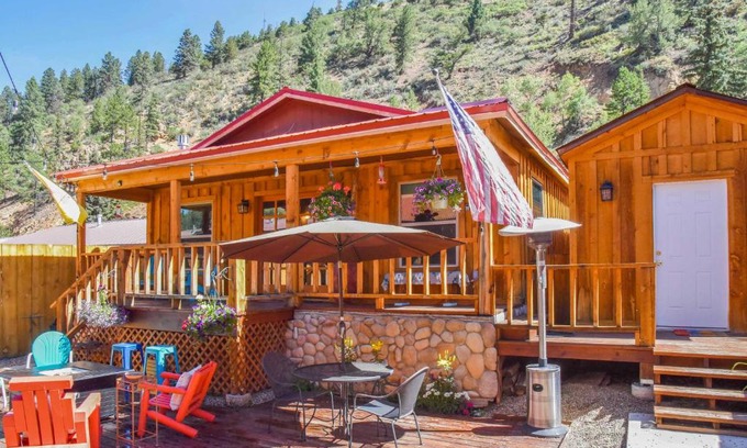 Red River Maison | Unique Mtn Getaway with Stunning Outdoor Area!