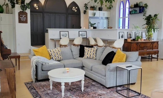 Hamilton Maison | Unique Old Church House with Pool & Sauna, great for honeymoon & family getaway!