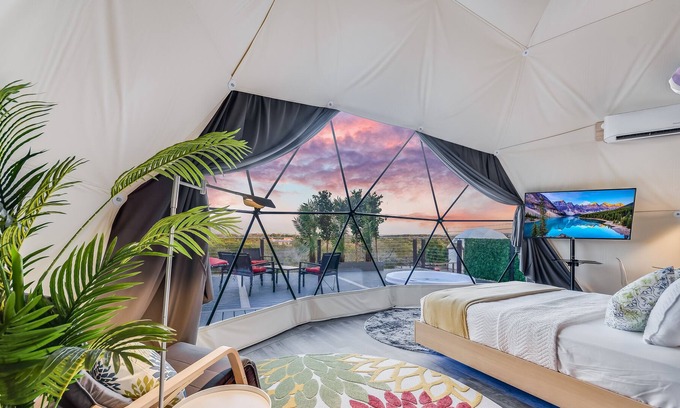 Lago Vista Station Balnéaire | Unique & Plush Eco-Glamping Resort in TX Hill country!