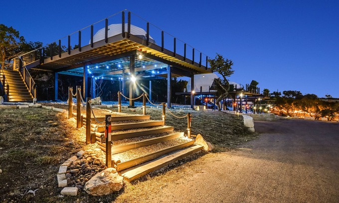 Lago Vista Station Balnéaire | Unique & Plush Eco-Glamping Resort in TX Hill country!