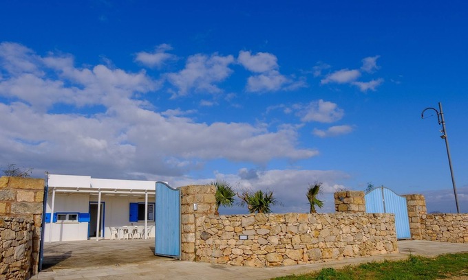 Pizzo Maison | Scénario unique!A quelques mètres de la mer dans la zone protégée de Punta Pizzo.