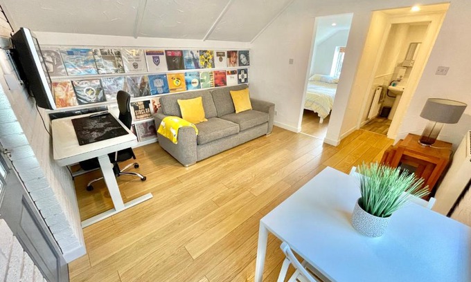 Prestwick Appartement | Unique Studio - Self Check In & Parking