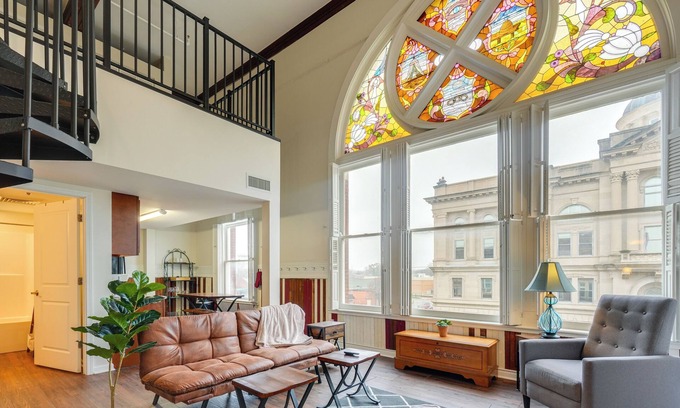 Huntington Appartement | Unique & Stylish Studio Loft in Huntington!