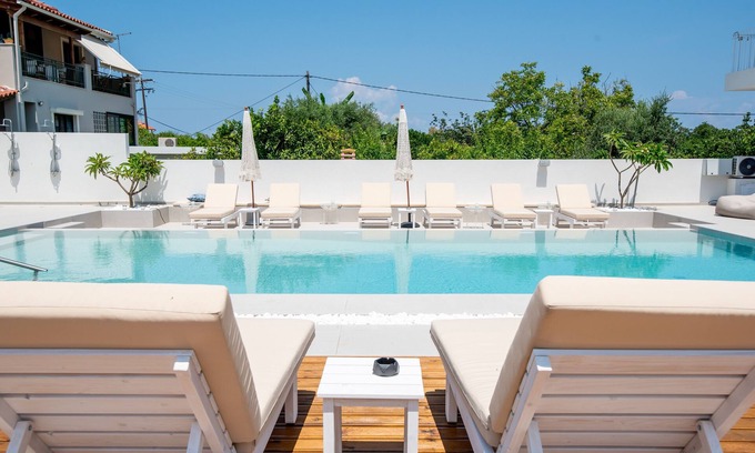 Patras Appartement | Unique suites only 1 minute away from the sea and Pet-Friendly!