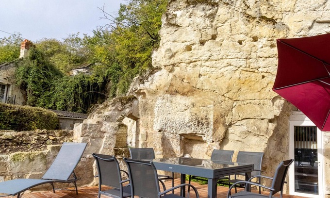 Les Ulmes Cottage | Gîte troglodyte unique avec jacuzzi, billard et jardin, près de Doué La Fontaine et Saumur