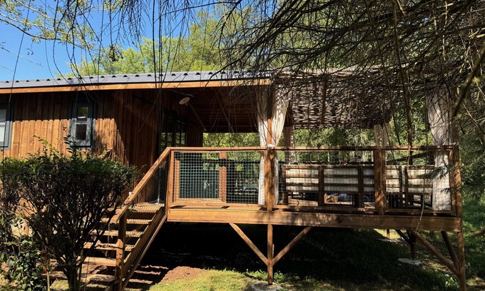 Saint-Astier Cabine | Cabane insolite et romantique avec Jacuzzi Animaux de compagnie acceptés !