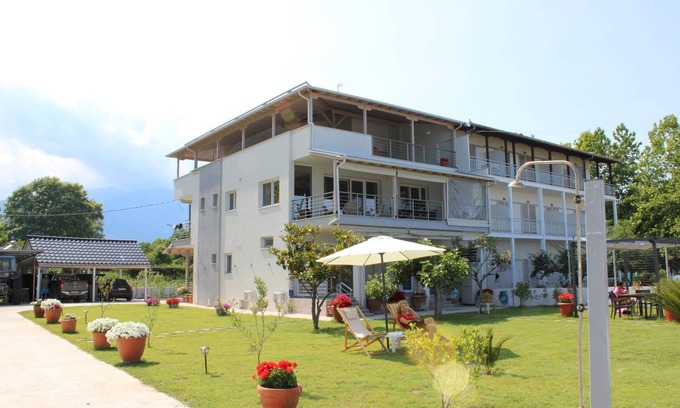 Skotina Appartement | Uniquely situated holiday flat, directly on the fine sandy beach, with far-reach