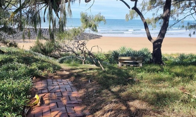 Bargara Appartement | Unit 2, Nestled in the Dunes of Kelly's Beach Bargara
