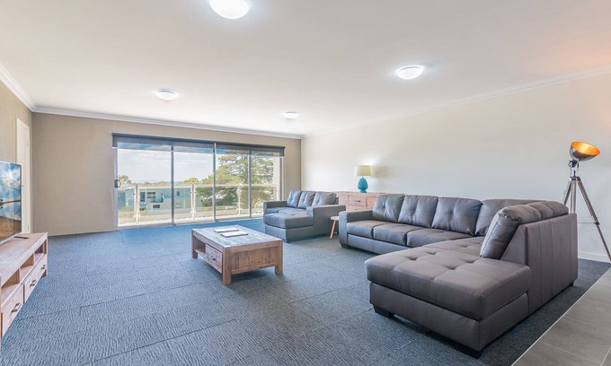 Cowes Appartement | 3/83 avenue Thompson