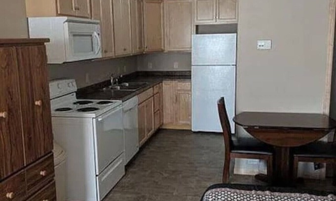 Harvey Appartement | Unit 6: Cozy Studio Microhotel with full kitchen.