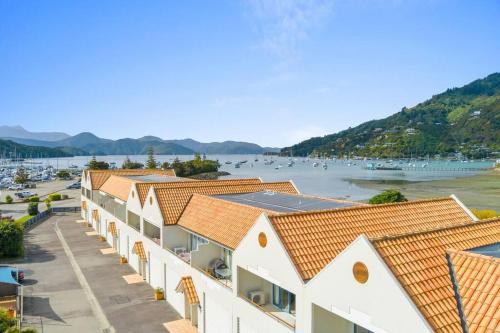 Waikawa Bay Appartement | Unit 8 Waterfront Holiday Home