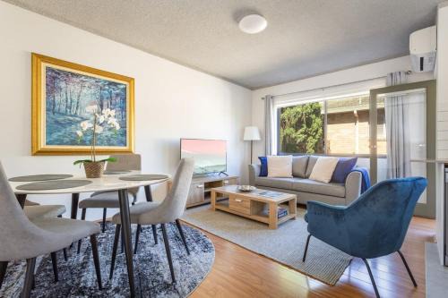 Neutral Bay Appartement | Unit With Balcony, Backyard and Parking Near Shops