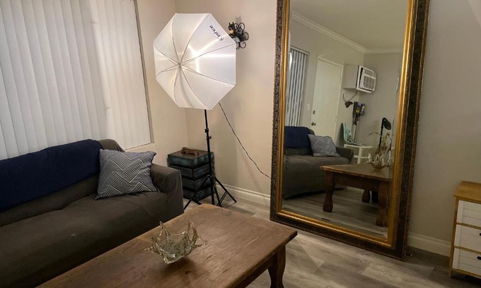 Valley Village Appartement | Universal Studios near by comfort, swimming pool, centrally located