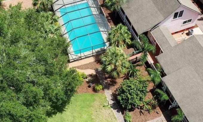 Duckpond Maison | University House - 8 Bedrooms - Walk to UF / Stadium