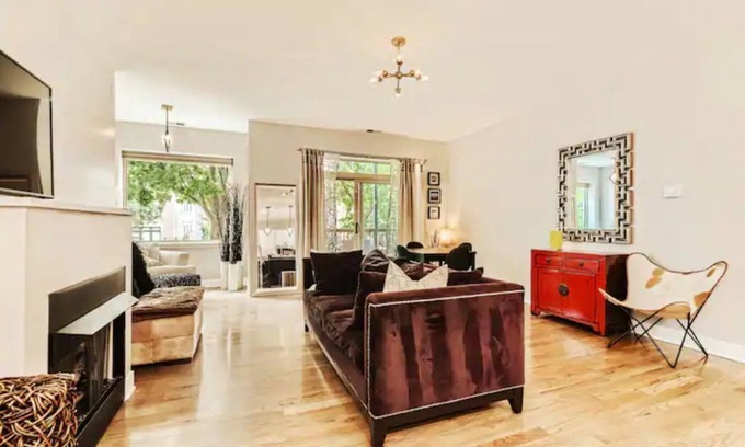 Woodlawn Hôtel | University of Chicago Condo-Upgraded and Spacious w/Parking