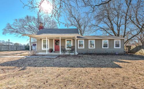 Siloam Springs Maison | University Place, family stay, practically on JBU campus