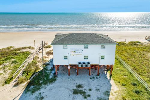 Surfside Beach Maison | Unobstructed Oceanfront SPECKLED TROUT Unit 5 Beach Pad!