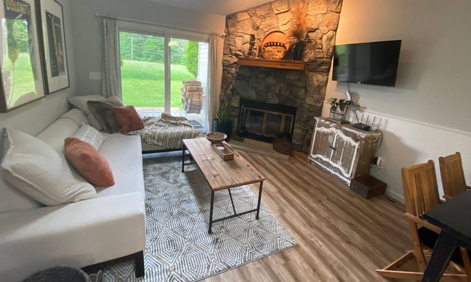 Union Dale Maison | Unplug and Relax and swim at newly remodeled 2 bedroom townhouse