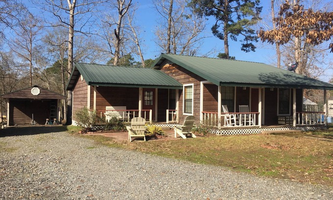 Huxley Maison | Débranchez le chalet avec votre famille et vos amis sur Toledo Bend près de Huxley Bay