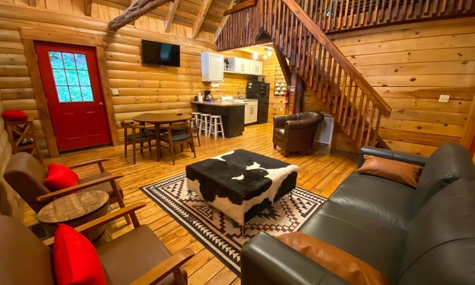 Lindside Maison | Unplugged Retreat-Yellowstone Cabin at Rock Springs