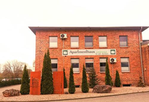 Bramow Appartement | Unterwegs ins Apartmenthaus ehemalige Apartmenthaus Unterwegs