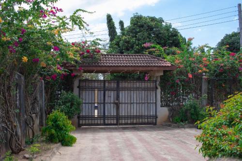 Mlingotini Maison | Ununio Beach Cozy home, Free Wi-Fi, Private bathroom, Kitchen, gym, spa