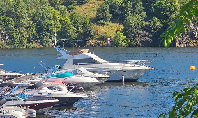 Vals d'Aix et Isable Location De Bateaux | Nuits insolites sur un bateau 12m en pleine nature
