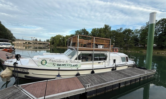 La Ferte-sous-Jouarre Location De Bateaux | Charmant bateau sur la Marne