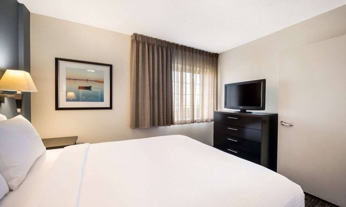 Nassau Bay Hôtel | Unwind and Discover Houston! Two 1BR Pet-Friendly Suites With Kitchen!