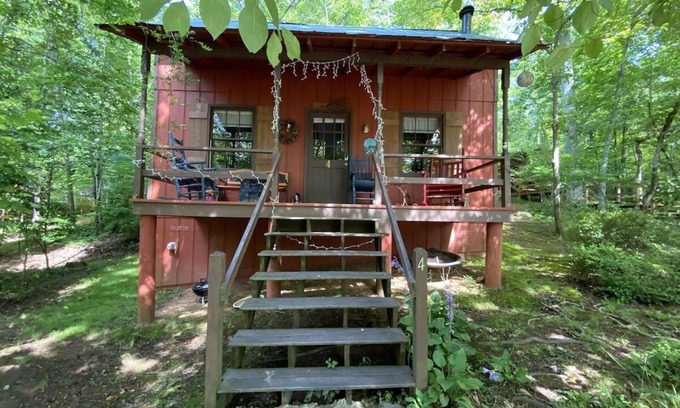 Blairsville Cabine | Unwind in a Pet-Friendly Cabin near Helen, Blue Ridge & Appalachian Trail