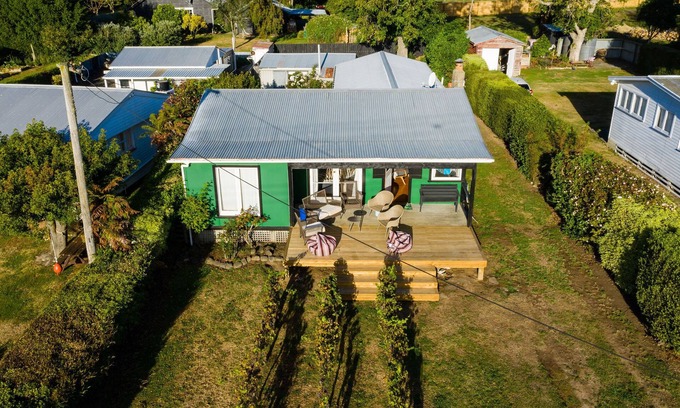 Akaroa Maison | Détendez-vous dans un vrai, mignon, confortable Bach à Takamatua