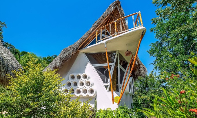 Isla Navidad Villa | Unwind in Paradise: A Serene Getaway in Isla de Navidad