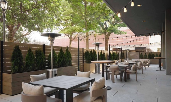 White Plains Hôtel | Unwind in Pet-Friendly King Room Near White Plains Train Station