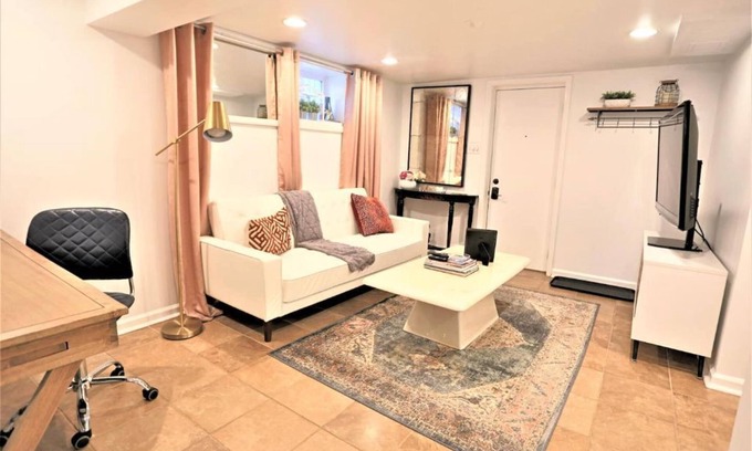 Silver Spring Maison | ★Unwind in style at modern inviting basement apartment DOWNTOWN★