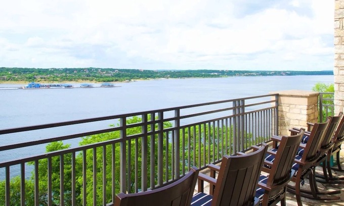 Lakeway Hôtel | Unwind in Style and Comfort! Free Parking, Outdoor Pool!