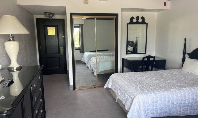 Bay City Hôtel | Unwind in Style at Elegant Room Near Island Shores - 2 Units