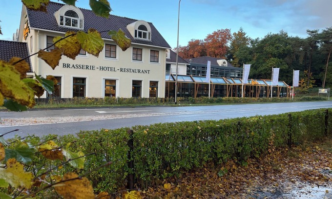 Municipality of Zeist Hôtel | Unwind in Zeist with On-site Pool, Dining, Free Parking, and a Peaceful Ambiance
