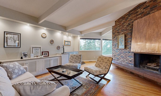 Salem Maison | Unwind with Stunning Views and Luxurious Comfort, Including AC & W/D