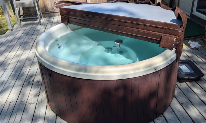 Ontonagon Maison | UP Adventure Basecamp with hot tub close to the Porcupine Mountains.