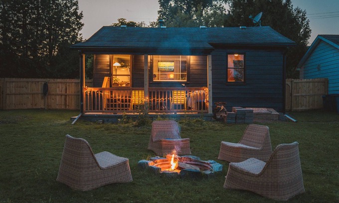 Clarkston Cabine | Up North feel in Clarkston, Lake cabin with kayaks
