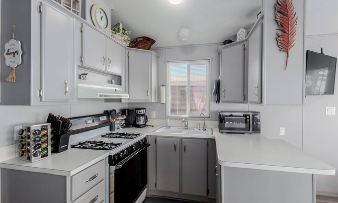 Mesa Maison | Updated 1-bedroom queen/ Free WiFi, AC Resort of Greenfield Village Mesa 55+