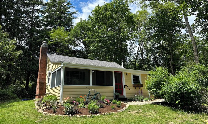 Dennis Cottage | Newly Updated Antique Cottage Walkable to Beach, Lake & Downtown