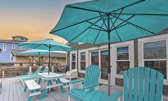 Bermuda Beach Maison | Updated Beach House w/ Private Beach + Hot Tub!