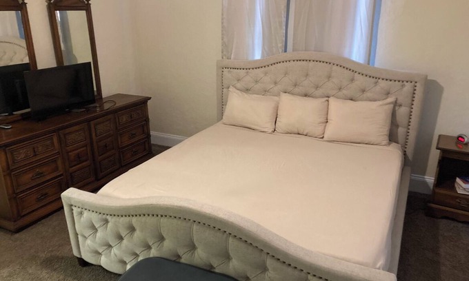 Anniston Maison | Updated ComfyBungalow centrally located