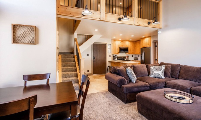 Brian Head Copropriété | Updated Corner Unit Condo. Next to Giant Steps Ski Lift.