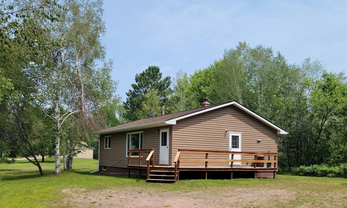 Bruce Crossing Maison | Updated. Direct access to snowmobile/ORV trail. Short walk to store, bars/cafe'