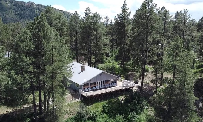 Durango - Purgatory Maison | Updated Home on 2 Acres - 15 Minutes to Downtown Durango - Huge Deck w/ Views
