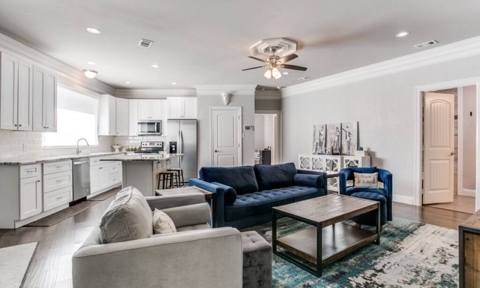 Grapevine Maison | UPDATED MID CENTURY RANCH IN HISTORIC GRAPEVINE!