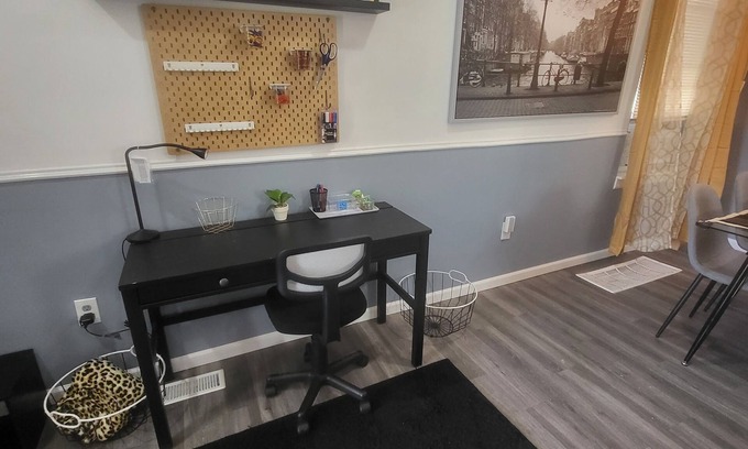 St. Louis Maison | Updated Modern 2 Bed/1 Bath Urban Bungalow in North City.10 Mins to Downtown STL